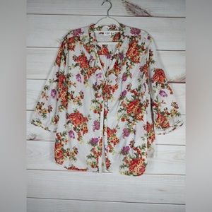 Cato 22/24 W Blouse Woman’s Floral Button Down W/Flare Wide 3/4 Sleeves.